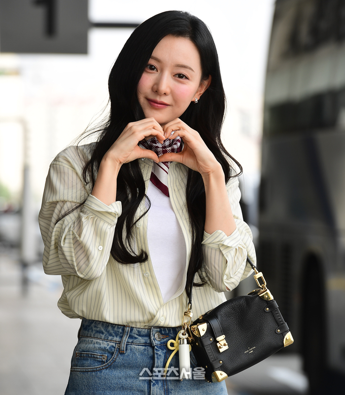 지원님 더후 행사 상하이 출국 코디 너무 예쁘네요