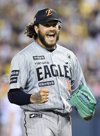 [포토]선발 9연승 노리는 한화 폰세