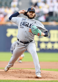 [포토]한화 폰세, 시즌 9승을 향해!