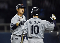 [포토]2점 홈런 한화 채은성, 다시 리드를!