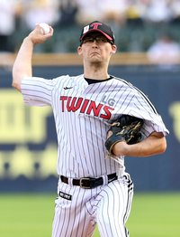 [포토]고별 마운드에 오른 LG 선발 코엔 윈