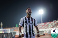 서울, 김천 1-0 잡고 7위 도약…안양은 강원에 3-1 승리[K리그1 종합]