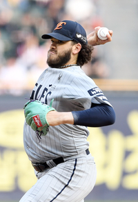 [포토]시즌 9승 노리는 한화 선발 폰세