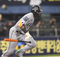 [포토] 플로리얼, 8회 내야안타