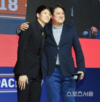 “함께 우승 일궈낼 것” 다시 뭉친 김선형-문경은 ‘사제지간’…KT ‘윈나우’ 함께 외쳤다 [SS시선집중]