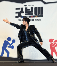 [포토]‘굿보이’ 이상이, 펜싱 포즈로!