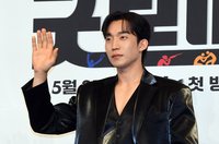 [포토]손인사 건네는 이상이