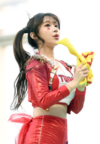 [포토]잠실구장 돌아온 이주은, 바쁘다 바빠!