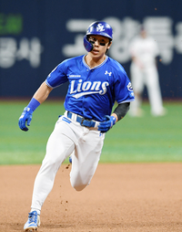 “허벅지 뒷편 불편 느껴” 삼성 김성윤, 2타수 2안타 후 교체…“아이싱 중, 상태 지켜본다” [SS메디컬체크]