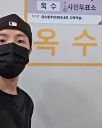 BTS 제이홉, 논란 원천봉쇄 ‘머리부터 발끝까지 올 블랙’ 투표 인증