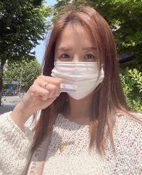 신지, 이번엔 정치적 악용 당하지 않게 주먹 불끈 투표 인증!