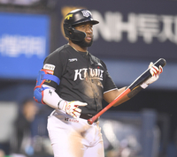 “2할 타율, 이대로는 안 돼”→특타 시작→전날 2안타 1홈런 ‘활약’…로하스, 외인 ‘최다 홈런’ 경신 노린다 [SS시선집중]