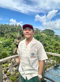 방송인 조세호, 발리에서 여유로운 신혼 일상 공개…탄탄한 몸매와 세련된 패션 ‘눈길’