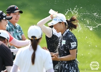 정윤지, Sh수협은행 MBN 여자오픈 ‘와이어 투 와이어’ 우승…3년 만에 KLPGA투어 ‘통산 2승’