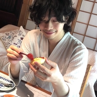 악뮤 이찬혁, 웨이브 장발+수염까지...남성미 폭발 비주얼 [★SNS]