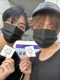 에이티즈 홍중-성화도 투표 완료 ‘논란 없을 올블랙 코디’ [★SNS]