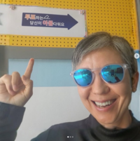 이은미, 파란 선글라스 쓰고 투표 독려 “말보다 행동으로”