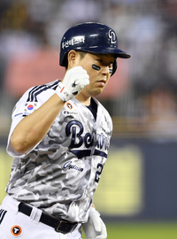 [포토]솔로 홈런 두산 양의지, 동점이야!