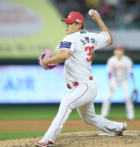 [포토] 노경은 ‘승리를 지켜라’