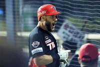 [포토]2점 홈런에 기뻐하는 KIA 위즈덤