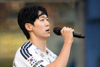 [포토]애국가 열창하는 정승원