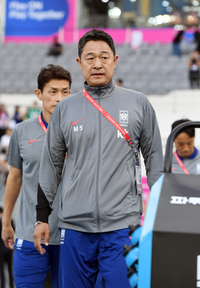 [포토]데뷔전 나서는 이민성 감독