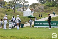 박민지 ‘5연패 먹구름’ 이예원 통산 10승 ‘훈풍’…첫날부터 엇갈린 희비[셀트리온 퀸즈 마스터즈]