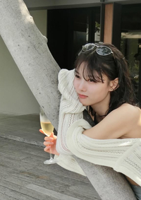 배우 김유정, 바람 따라 자유로운 일상 공개…청량한 매력 가득