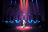 [표권향의 컬처판타지아] 죽어도 끝나지 않는 불멸의 욕망…연극 ‘킬링 시저’, 광기가 부른 비극