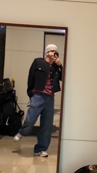 방탄소년단 뷔, 전역 앞두고 “깜찍”…훈훈 사복 비주얼까지 [★SNS]