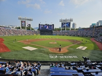 ‘뜨거운 잠실’ 8일 롯데-두산전, 2만3750석 ‘매진’…두산, 홈 6G 연속 매진 [SS잠실in]