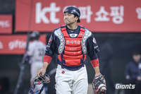 “다시 준비하라” 유강남 1군 말소→냉정한 김태형 감독…“1군 복귀 시기? 모른다” [SS시선집중]