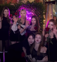 소녀시대 써니, 美서 포착된 근황…‘삼촌’ 이수만 걸그룹과 함께 [★SNS]