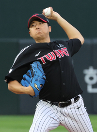 ‘7이닝 무실점’ 송승기 앞세운 LG, 키움 꺾고 2연패 탈출…1위 수성 [SS고척in]