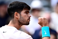 ‘5시간 29분 혈투’ 끝에 ‘대역전승’…알카라스, 1위 시너 꺾고 프랑스오픈 2연패+통산 5번째 메이저대회 우승