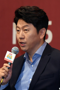 [단독] 김수로, ENA와 손잡고 유튜브 진출…‘수로왕’으로 턴다