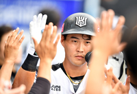 배정대 3안타 1홈런 2타점 ‘맹타’→KT, 롯데 12-3으로 꺾고 ‘공동 4위’…롯데 박세웅, 올시즌 ‘최다 실점’ 수모 [SS수원in]