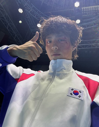 박보검, ‘굿보이’ 촬영현장 비하인드 공개…“나는 왕이다”