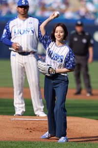 배우 문채원, 고향 대구에서 삼성  승리 기원 시구…후라도 완봉승으로 승리요정 등극