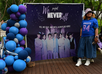 방탄소년단 소속사 하이브, 뷔와 RM의 허전함을 즉석 포토월로! [포토]