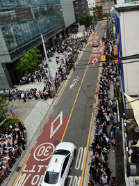 방탄소년단 소속사 하이브, 도로를 점령한 아미의 위력! [포토]