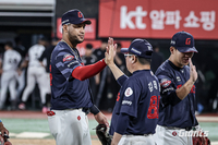 레이예스 8회초 ‘결승타’→극적인 ‘역전승’…김태형 감독 “야수들이 집중력을 잃지 않았어” [SS수원in]