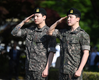 [포토] 방탄소년단 정국-지민 ‘각 잡힌 전역 인사’