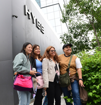 방탄소년단 소속사 하이브, 전세계에 알리는 아미의 인증샷! [포토]