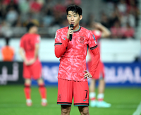 손흥민 이어 김민재도 사우디 이적설, 초대형 러브콜로 韓 공수 간판 싹쓸이? 월드컵 1년 앞두고 우려도