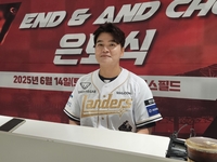 “34년 야구인생, 큰 선물 받아” 추신수, 은퇴식 심경…‘절친’ 이대호는 뭐라고 했을까 [SS시선집중]