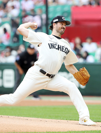 ‘앤더슨 ERA 1위 등극+에레디아 결승포’ SSG, 롯데에 1-0 ‘신승’…주말리시즈 ‘1승1패’ 마무리[SS문학in]