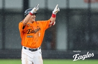 단독 1위! 노시환 ‘결승타+쐐기포’→104분 동안 ‘우천 중단’→재개 후 추가 5점 ‘화력’…한화, LG에 10-5로 승리 [SS대전in]