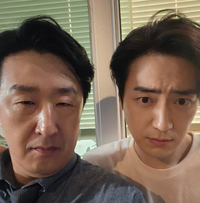 이준혁이 어느 쪽이지…현봉식, ‘84즈’ 절친 도플갱어 투샷 [★SNS]