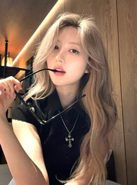 아이브 가을, 금발 여신 비주얼…안경 하나로 ‘시크+지성미’